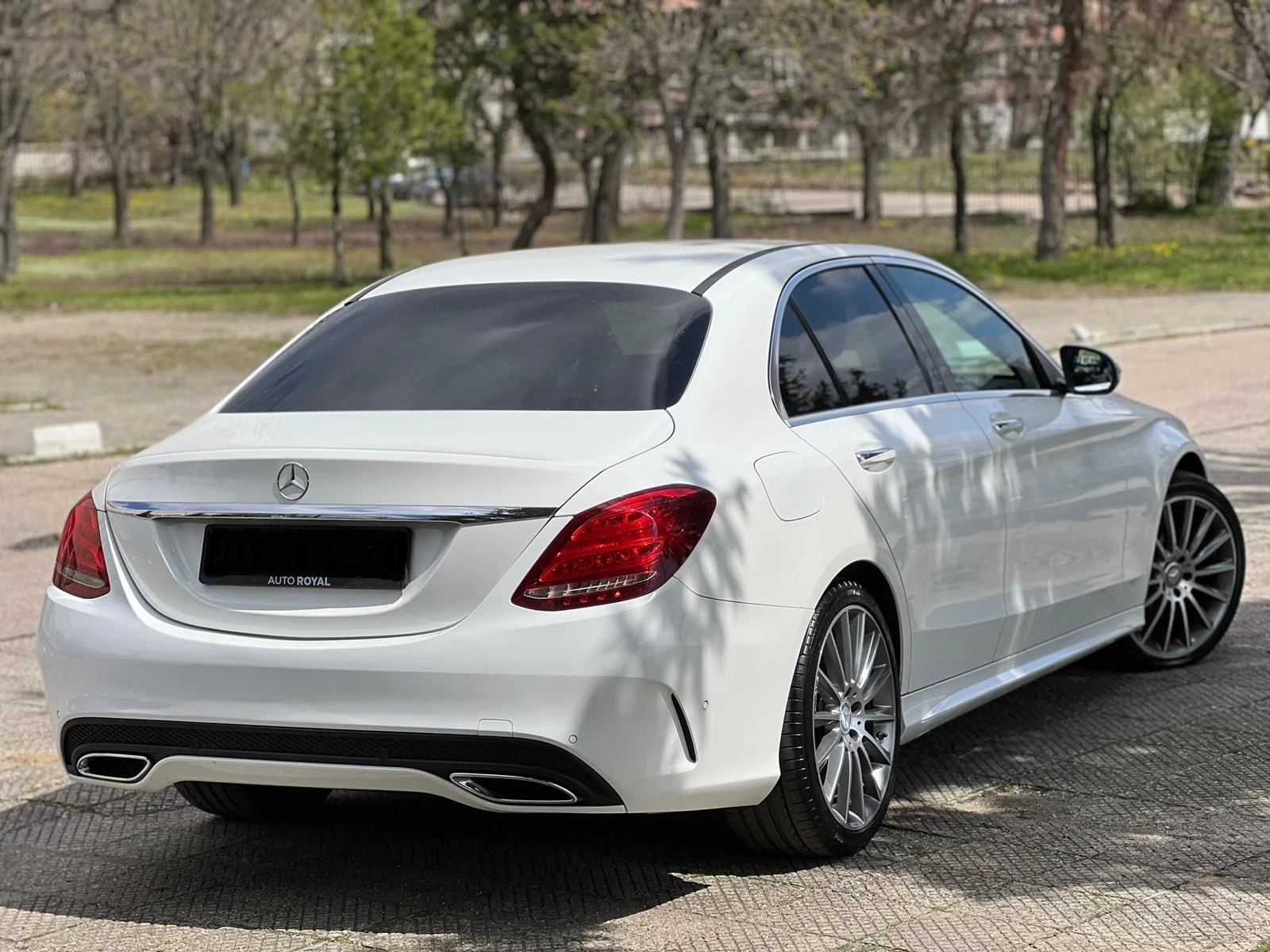 Mercedes-Benz C 220 AMG/HEADUP/BURMESTER/KEYLESS/DISTRONIC, снимка 4 - Автомобили и джипове - 54159910