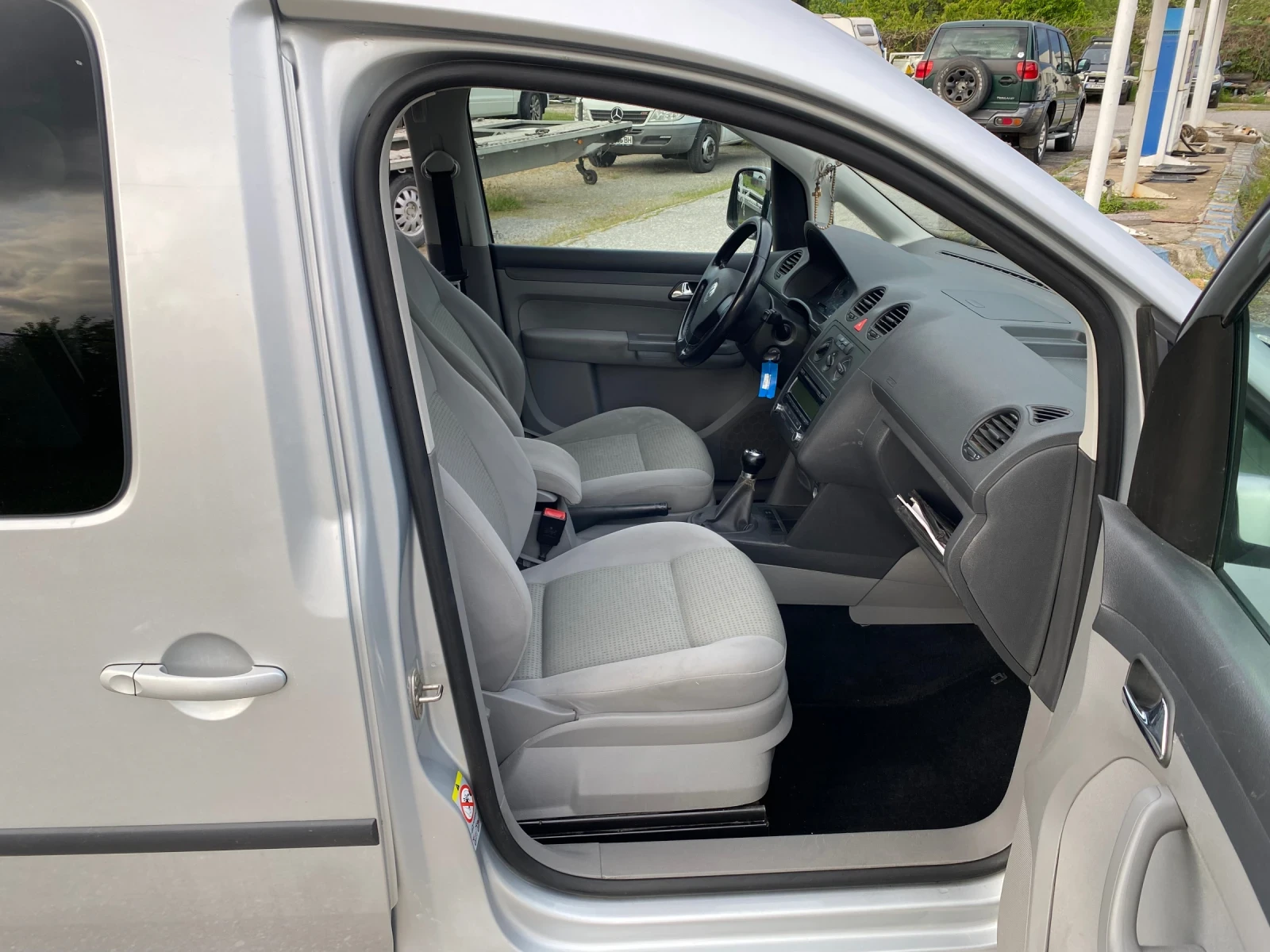 VW Caddy 1.9TDI 4Motion Maxi 7 Места, снимка 9 - Автомобили и джипове - 54478635