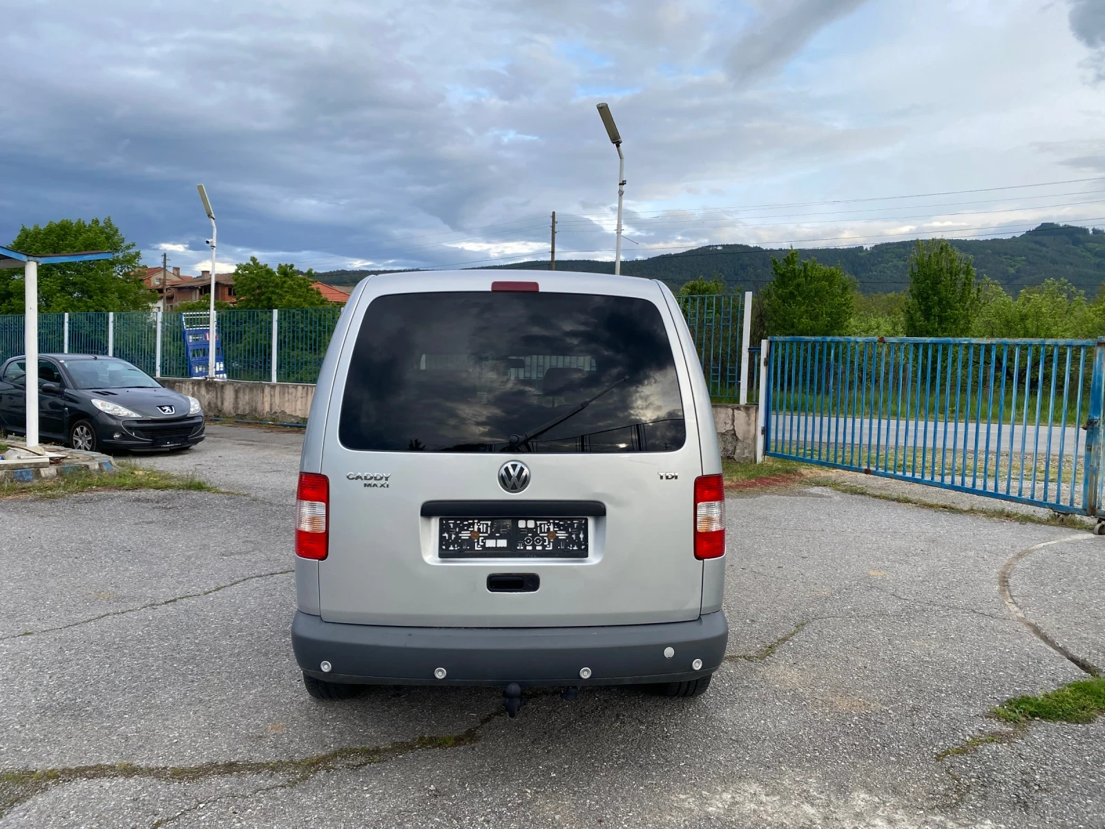 VW Caddy 1.9TDI 4Motion Maxi 7 Места, снимка 5 - Автомобили и джипове - 54478635