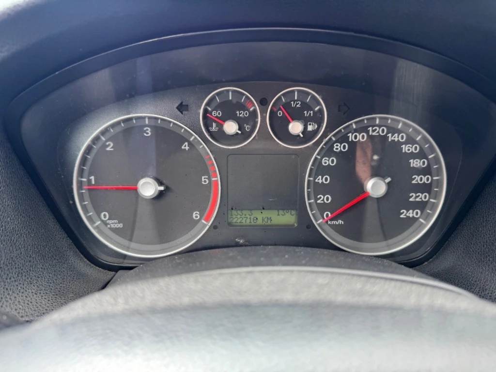 Ford Focus 1.6, снимка 7 - Автомобили и джипове - 54672114