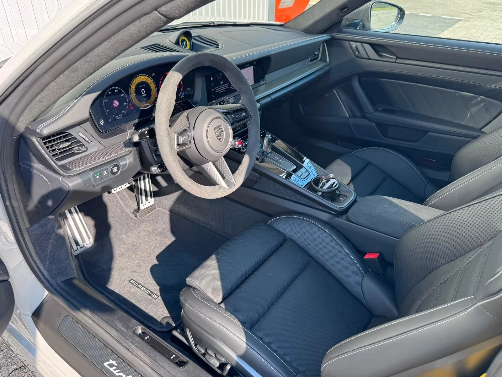 Porsche 911  992.2 Turbo S* SportDesign* Carbon* Lift* Burm, снимка 14 - Автомобили и джипове - 54979091