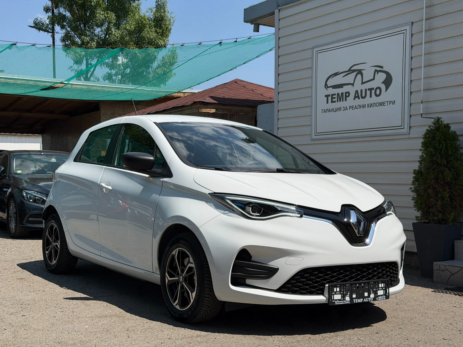Renault Zoe 52kWh* В ГАРАНЦИЯ С ПЪЛНА ИСТОРИЯ В RENAULT , снимка 3 - Автомобили и джипове - 55583529