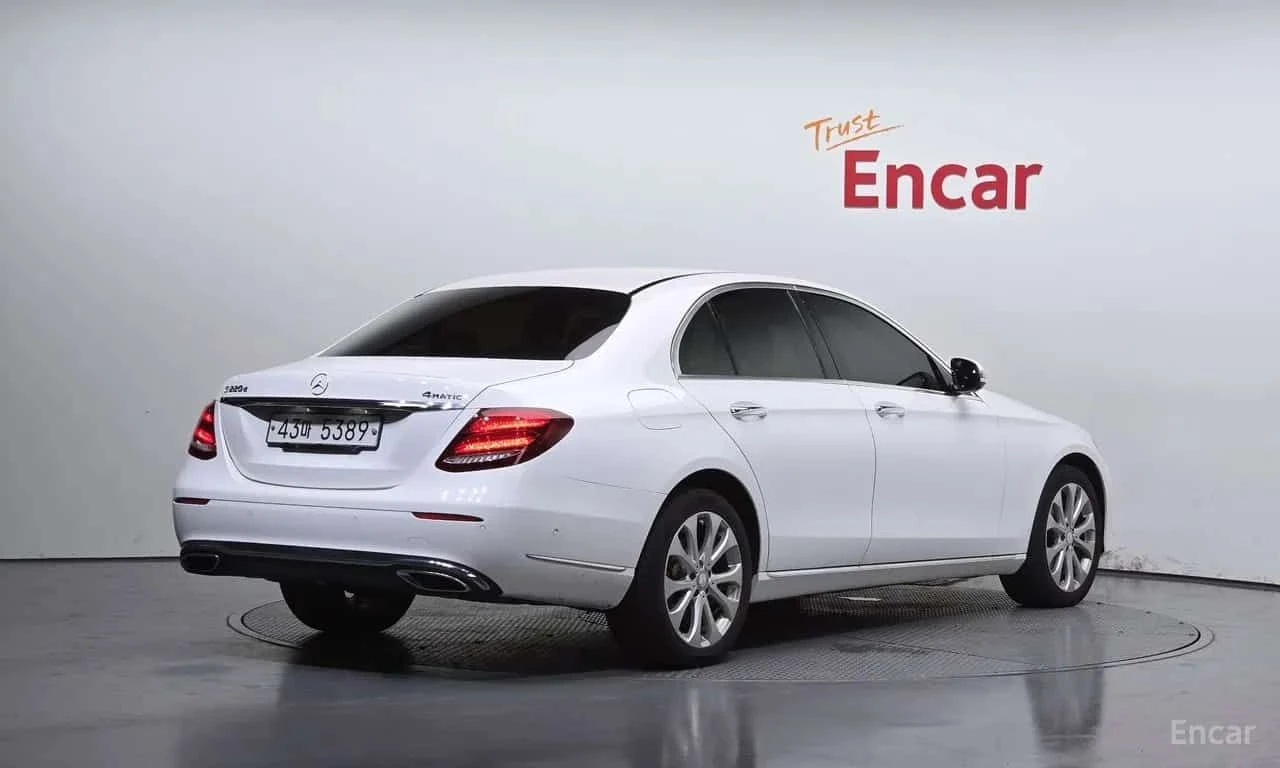 Mercedes-Benz E 220 4MATIC Exclusive | АВТОФИНАНСИРАНЕ, снимка 2 - Автомобили и джипове - 55588758