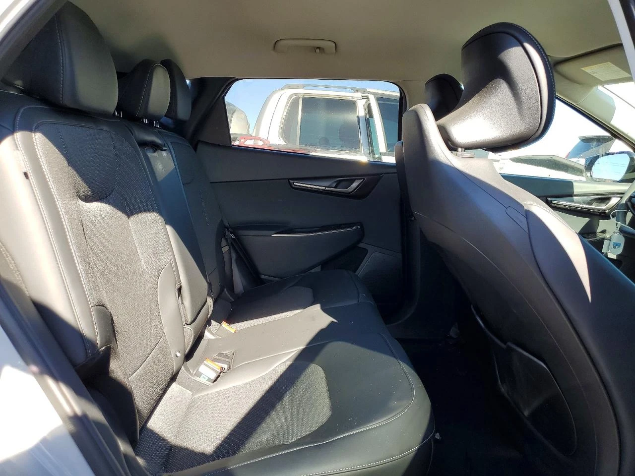 Kia EV6 LIGHT* LONG-RANGE* ПОДГРЕВ* 360* КАМЕРА* KEYLESS* , снимка 10 - Автомобили и джипове - 55644512
