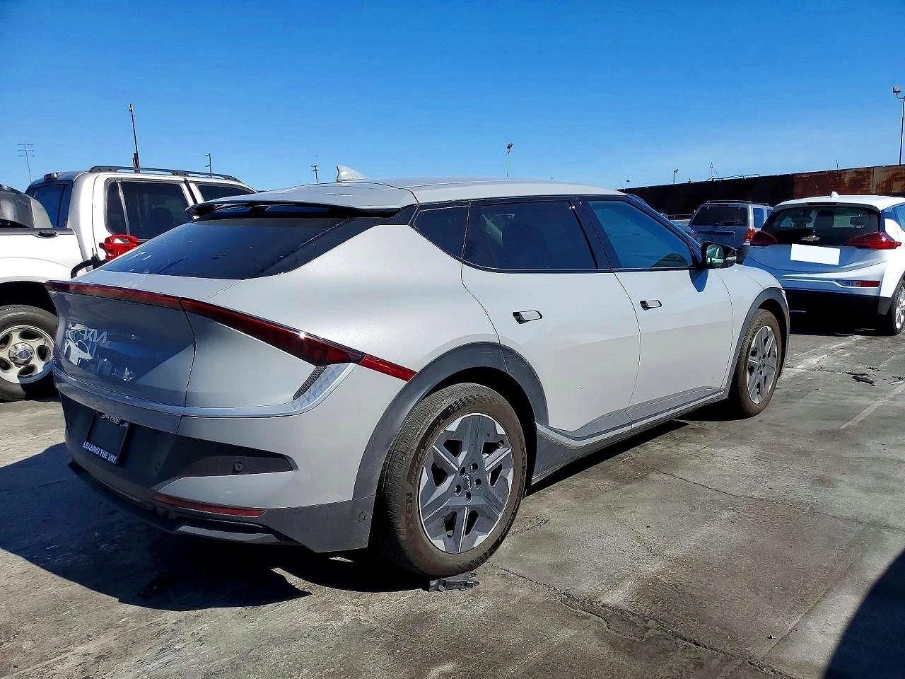 Kia EV6 LIGHT* LONG-RANGE* ПОДГРЕВ* 360* КАМЕРА* KEYLESS* , снимка 5 - Автомобили и джипове - 55644512