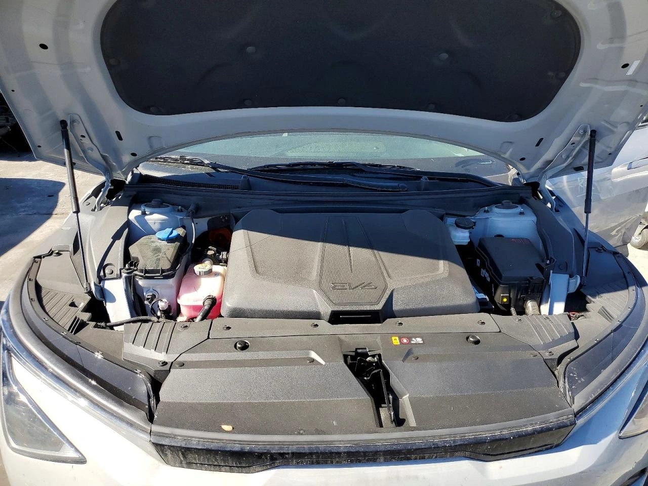 Kia EV6 LIGHT* LONG-RANGE* ПОДГРЕВ* 360* КАМЕРА* KEYLESS* , снимка 11 - Автомобили и джипове - 55644512
