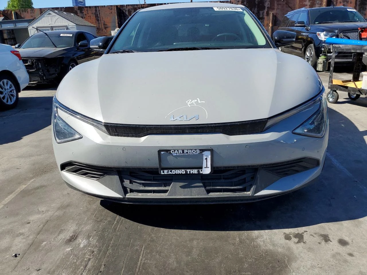 Kia EV6 LIGHT* LONG-RANGE* ПОДГРЕВ* 360* КАМЕРА* KEYLESS* , снимка 3 - Автомобили и джипове - 55644512
