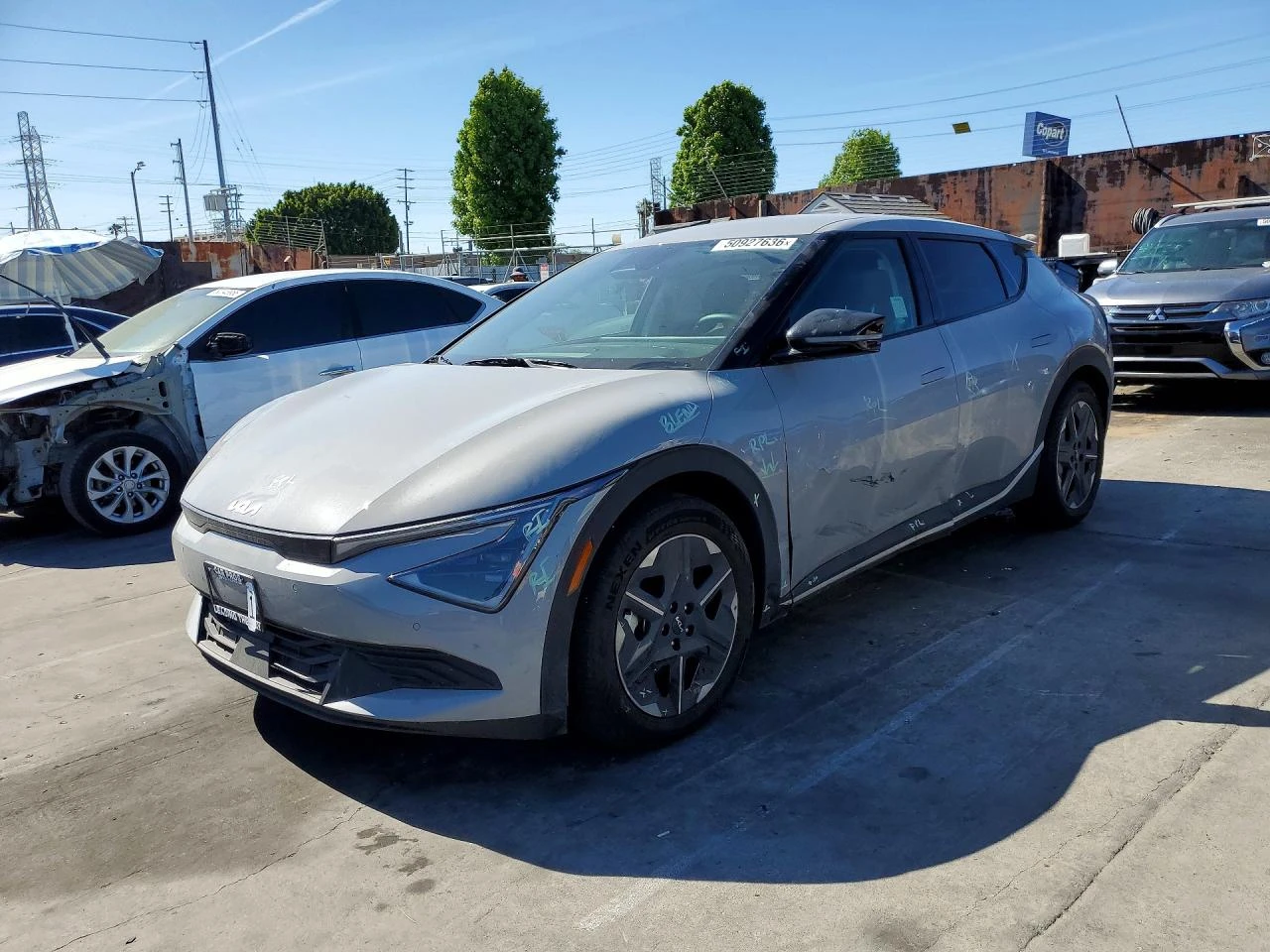Kia EV6 LIGHT* LONG-RANGE* ПОДГРЕВ* 360* КАМЕРА* KEYLESS* , снимка 2 - Автомобили и джипове - 55644512
