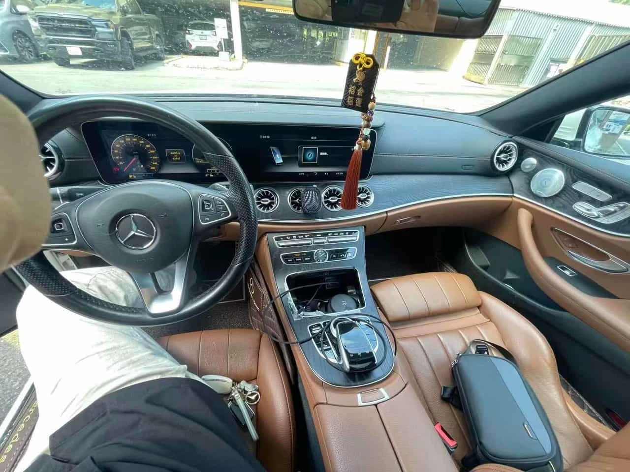 Mercedes-Benz E 400 / DISTRONIC / 360 / BURMESTER / HUD / АВТОКРЕДИТ, снимка 8 - Автомобили и джипове - 55782290