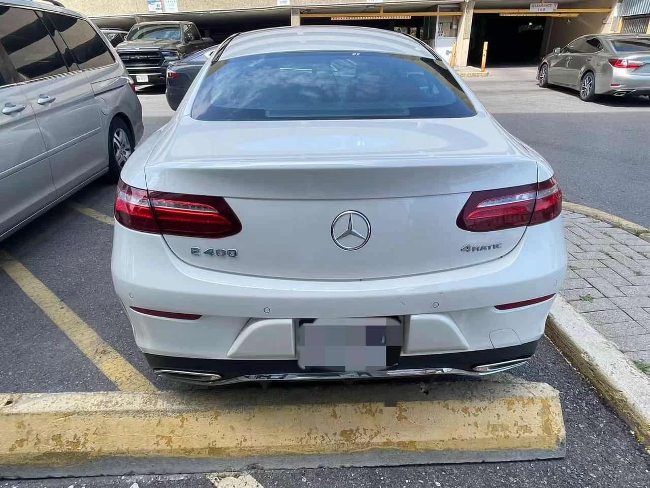 Mercedes-Benz E 400 / DISTRONIC / 360 / BURMESTER / HUD / АВТОКРЕДИТ, снимка 4 - Автомобили и джипове - 55782290