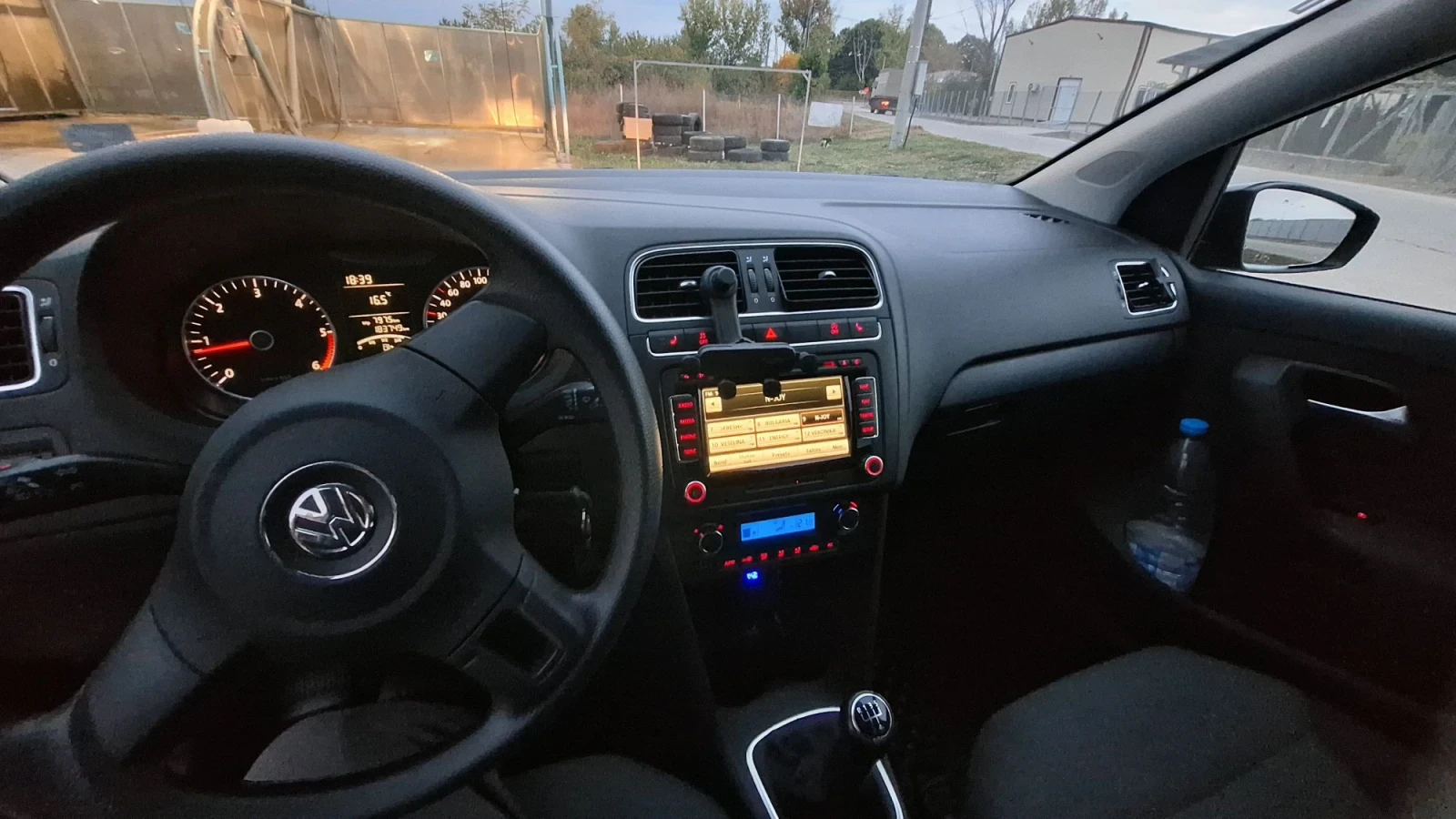 VW Polo 1.6 TDI, снимка 9 - Автомобили и джипове - 56465993