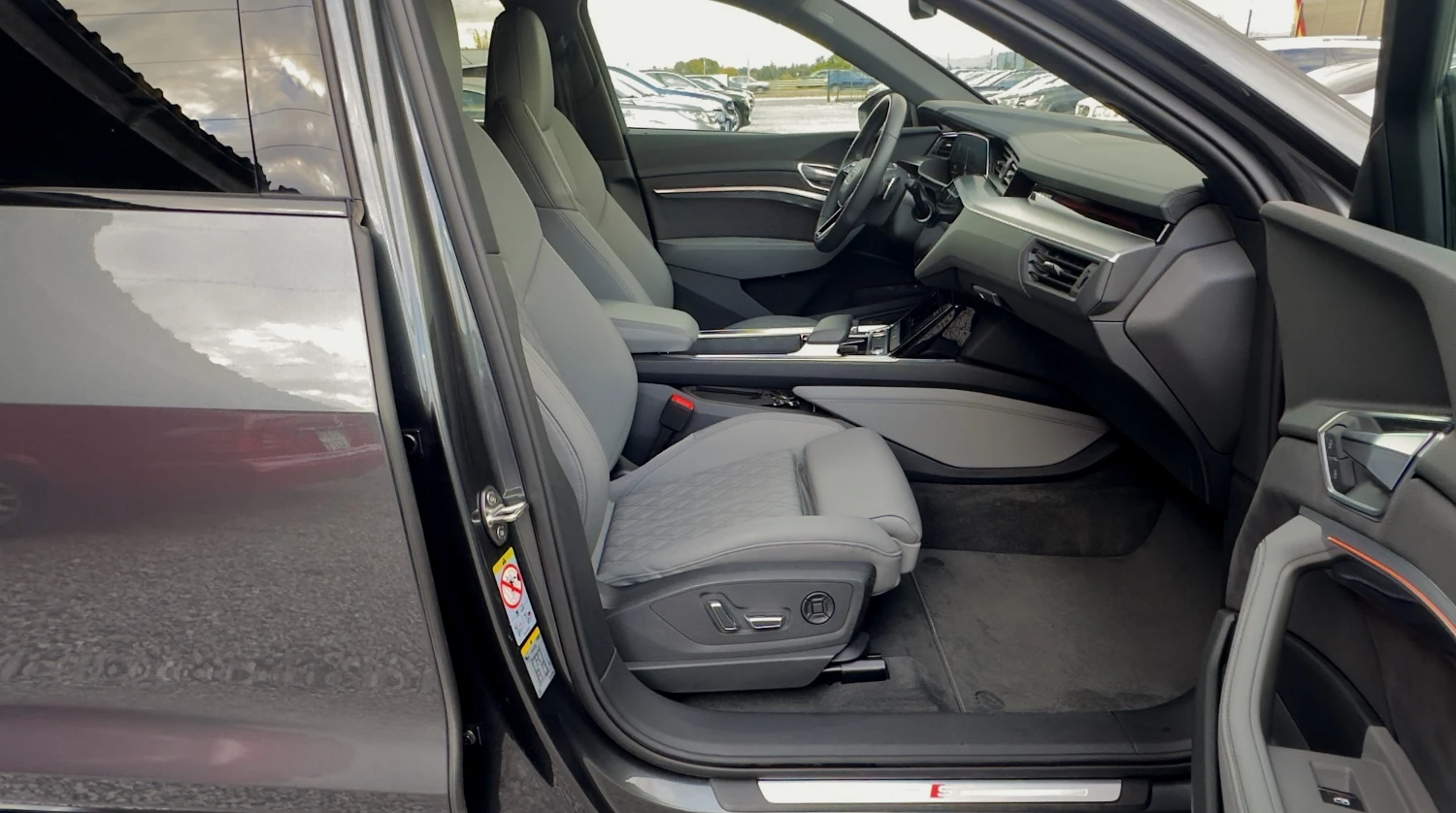 Audi E-Tron 55 SLine Softclose Headup Distronic Keyless Matrix, снимка 12 - Автомобили и джипове - 56631836