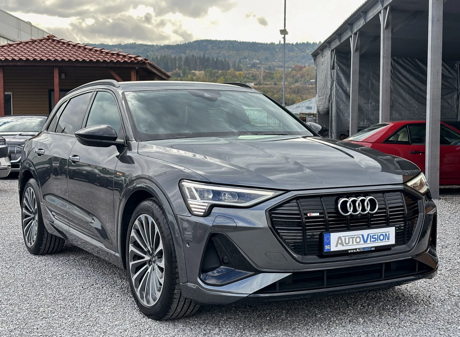 Audi E-Tron 55 SLine Softclose Headup Distronic Keyless Matrix