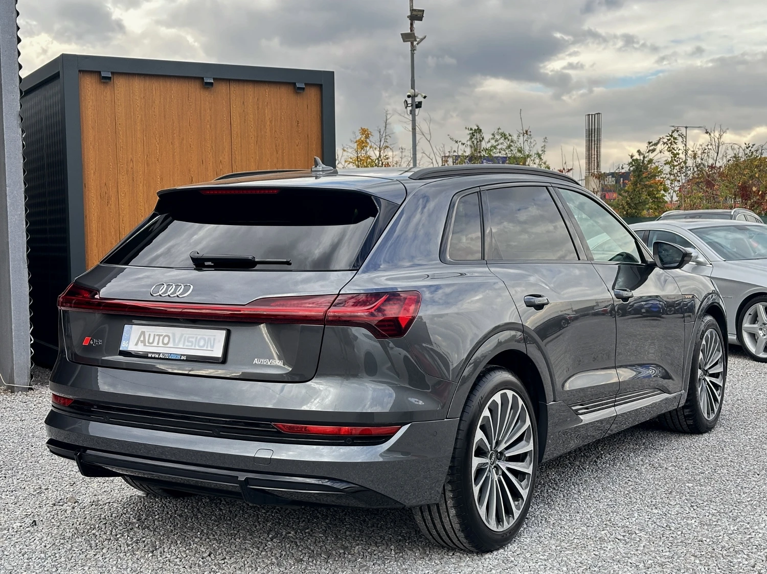 Audi E-Tron 55 SLine Softclose Headup Distronic Keyless Matrix, снимка 4 - Автомобили и джипове - 56631836