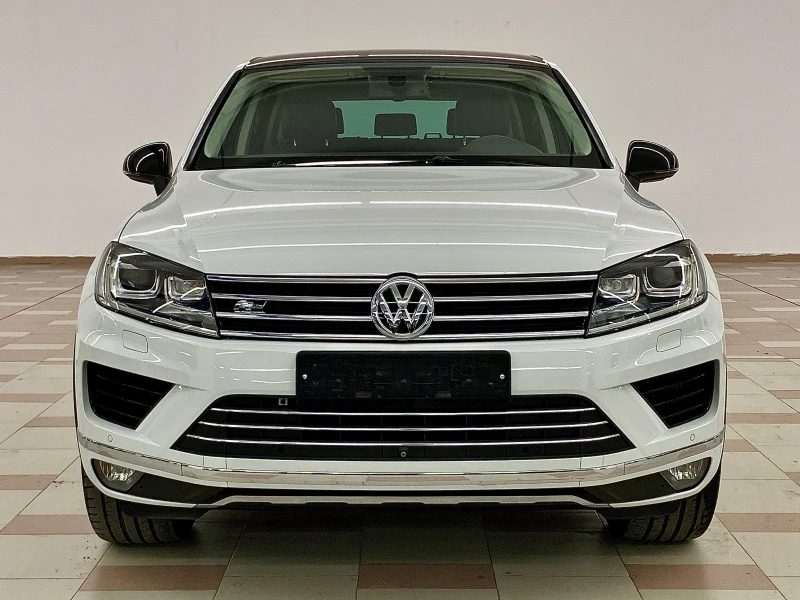 VW Touareg 3.0TDI FACELIFT -ОБДУХ-ПОДГРЕВ-Камери360-Памет-, снимка 5 - Автомобили и джипове - 48254039