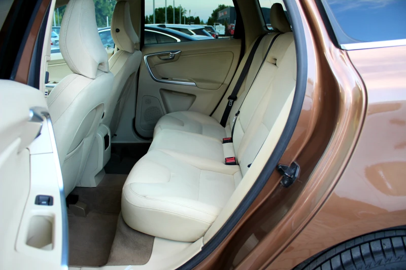 Volvo XC60 2.4D ЛИЗИНГ, снимка 15 - Автомобили и джипове - 51610487