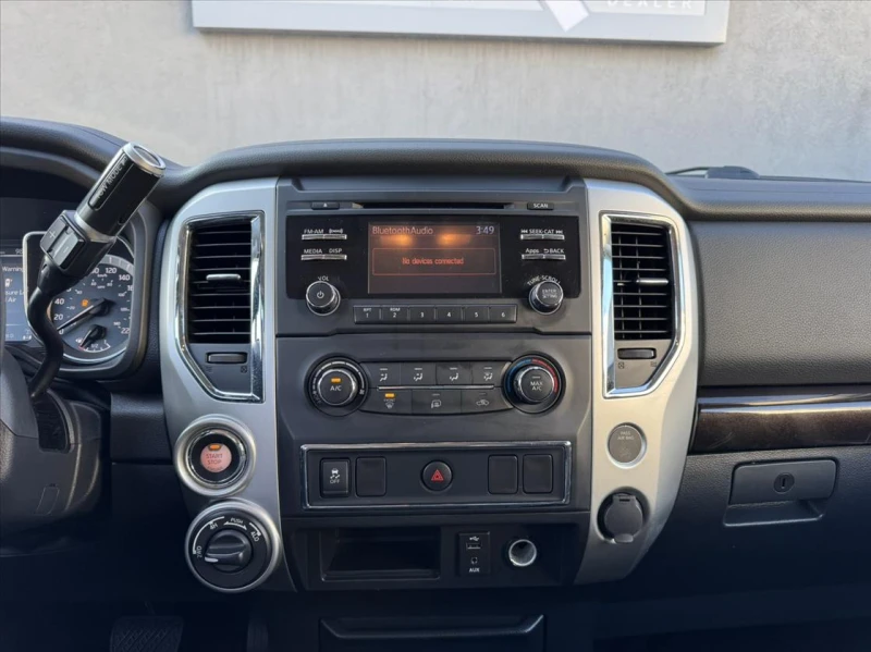 Nissan Titan crew cab 5.6L V8, снимка 15 - Автомобили и джипове - 52223221