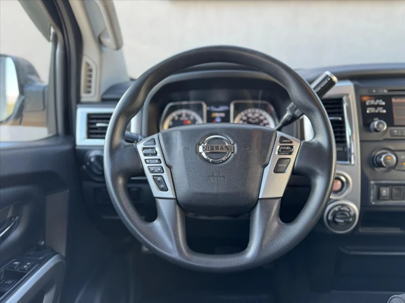 Nissan Titan crew cab 5.6L V8, снимка 12 - Автомобили и джипове - 52223221