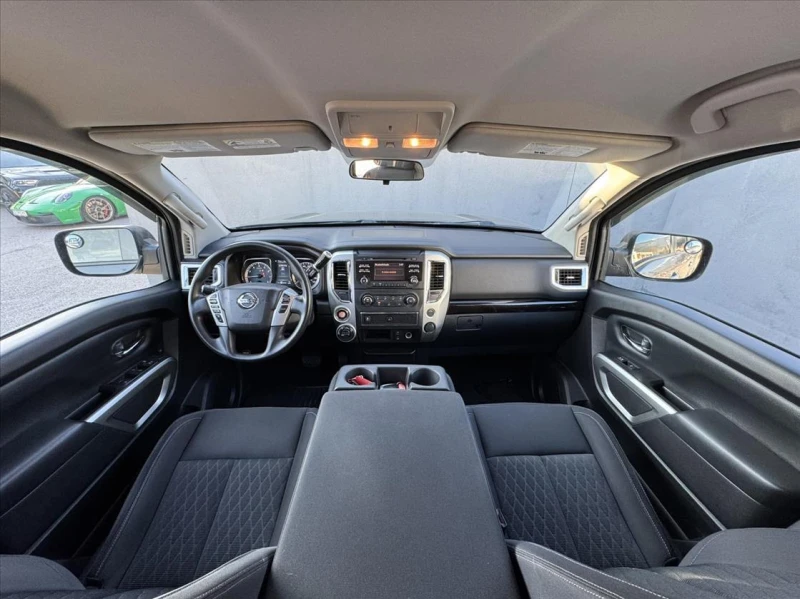 Nissan Titan crew cab 5.6L V8, снимка 11 - Автомобили и джипове - 52223221