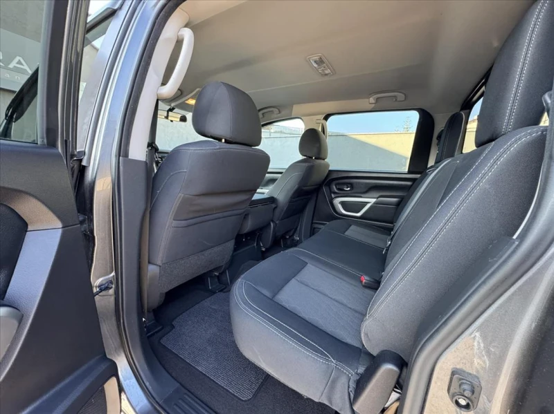 Nissan Titan crew cab 5.6L V8, снимка 16 - Автомобили и джипове - 52223221