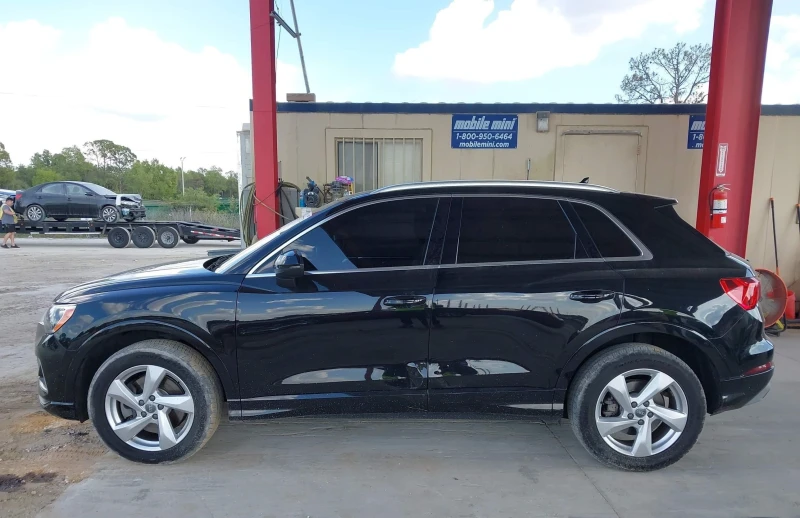 Audi Q3 2.0T, снимка 11 - Автомобили и джипове - 52659742