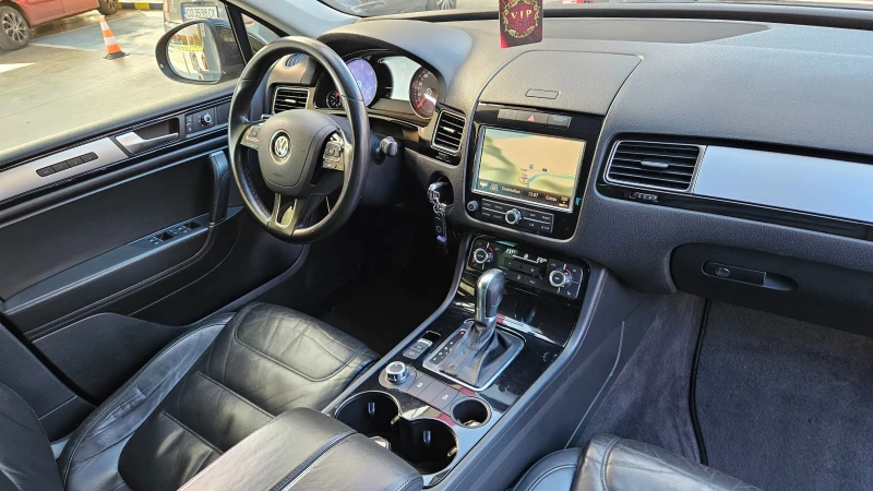VW Touareg 3.0 Navig/Klimatronik/Avtomat/Facelift, снимка 10 - Автомобили и джипове - 52716930