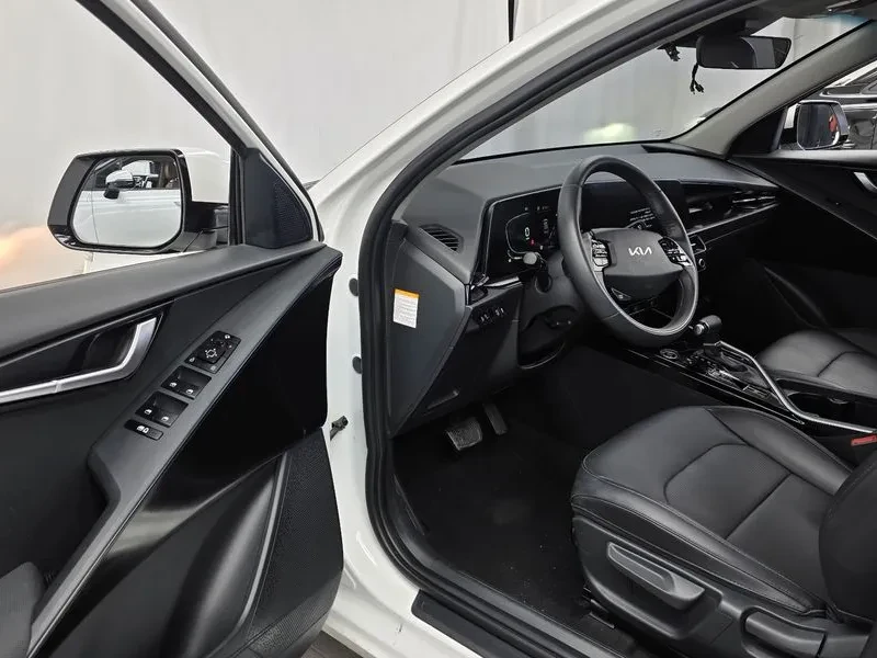 Kia Niro  Trendy, снимка 10 - Автомобили и джипове - 56531780