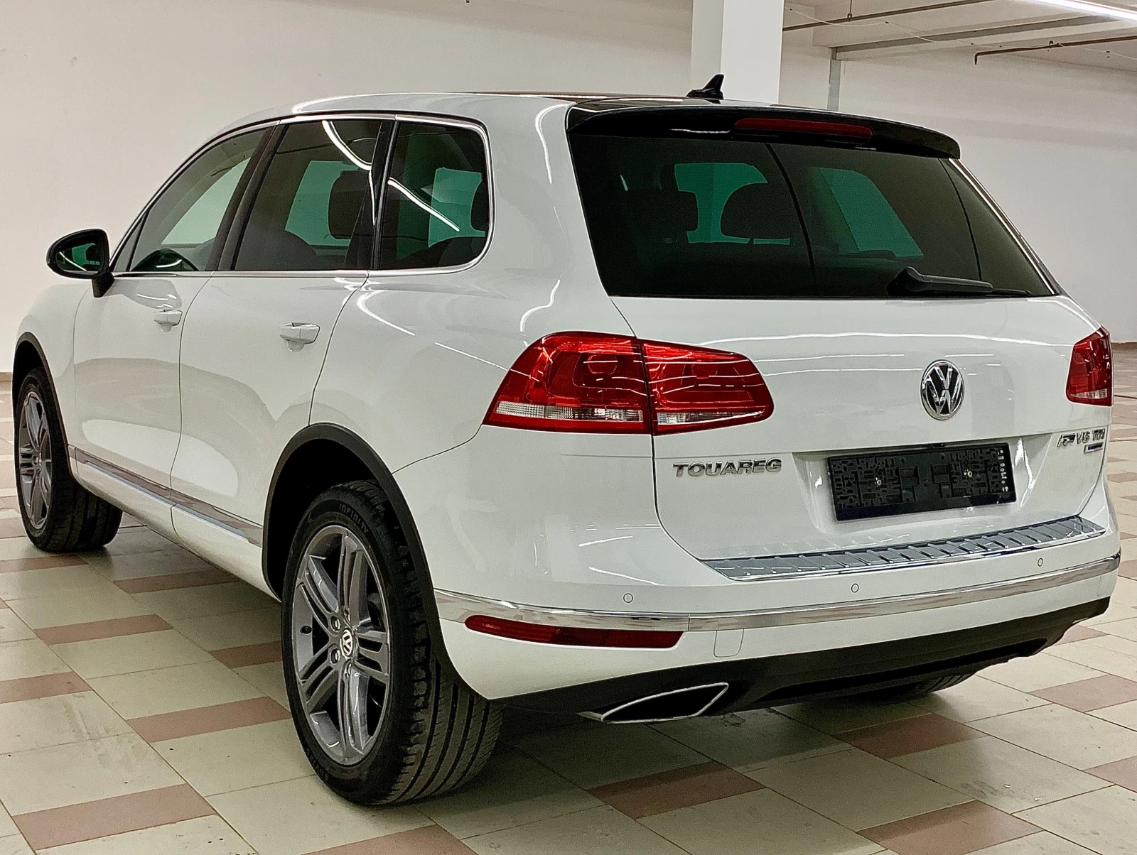 VW Touareg 3.0TDI FACELIFT -ОБДУХ-ПОДГРЕВ-Камери360-Памет- - изображение 4