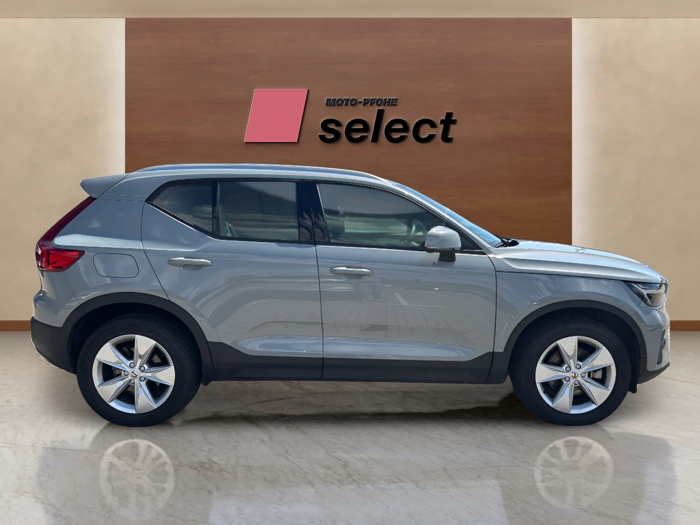 Volvo XC40 2.0 B3, снимка 5 - Автомобили и джипове - 56557859