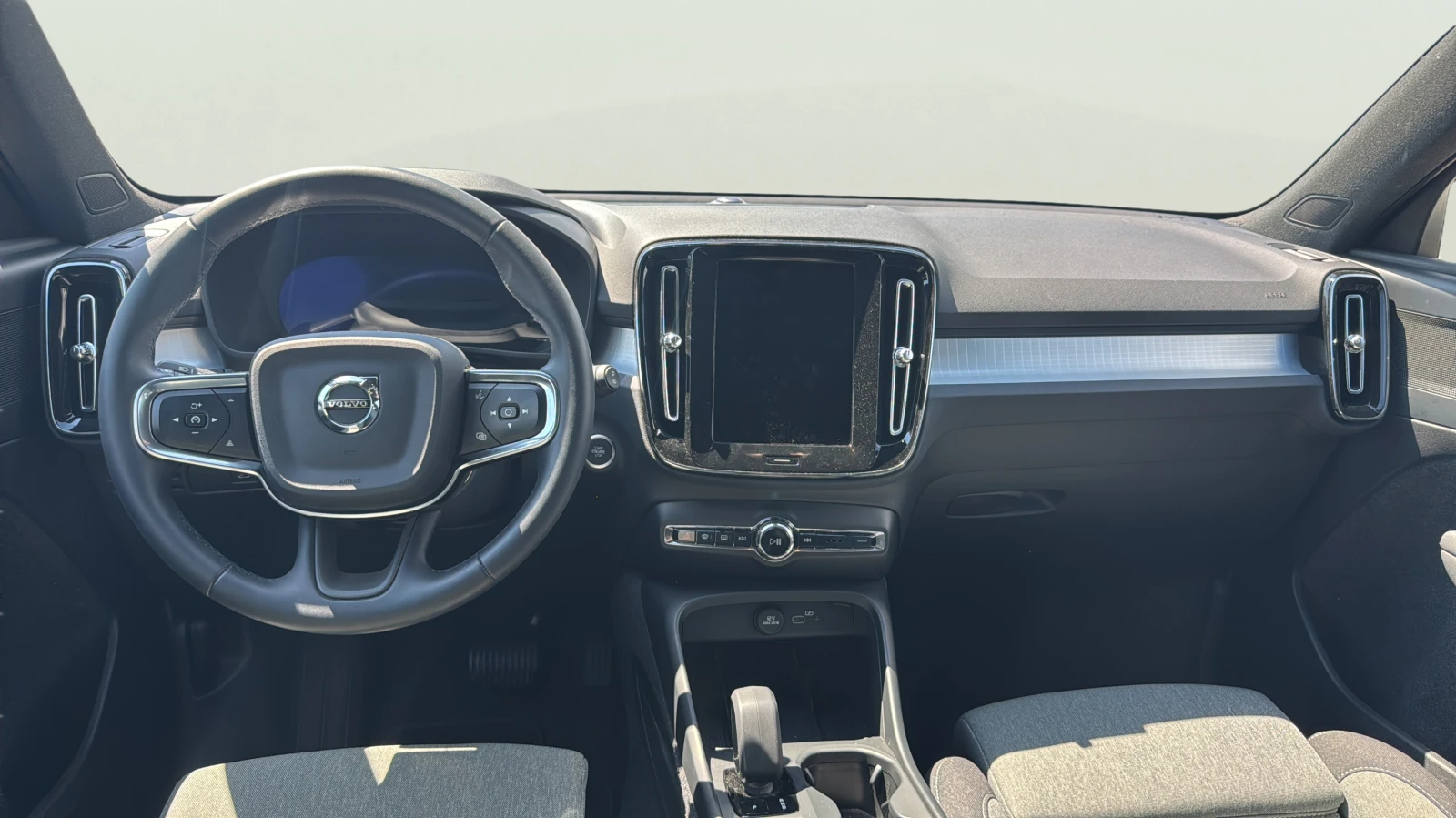 Volvo XC40 2.0 B3, снимка 10 - Автомобили и джипове - 56557859