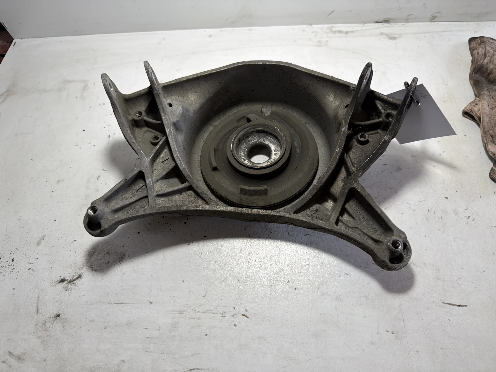 шапка амортесьор дясна 8K0412384F Audi A4