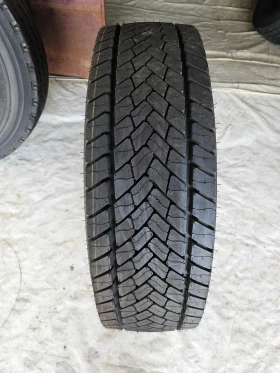 Гуми, снимка 1