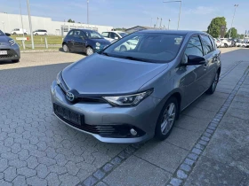 Toyota Auris Prestige 1.8 Хибрид