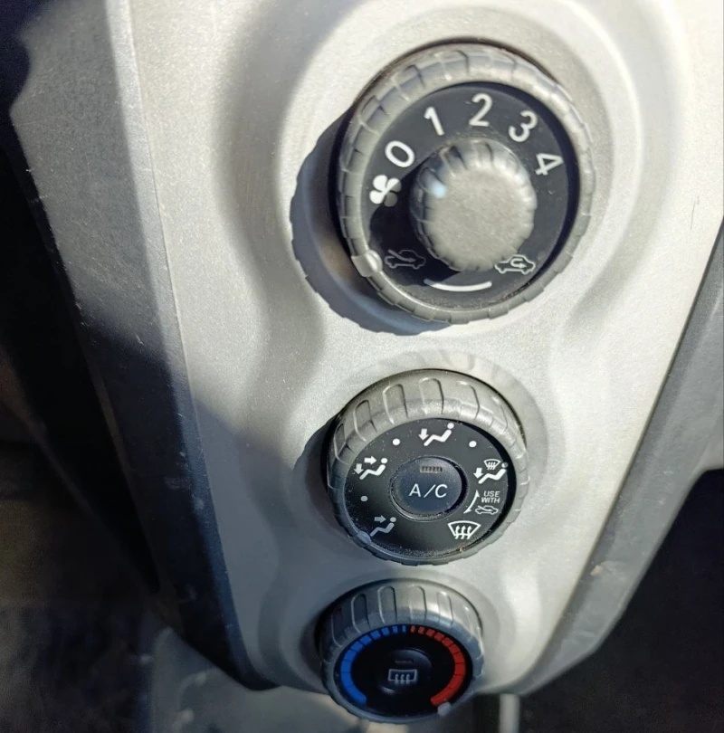 Toyota Yaris 1.4 D4D, снимка 10 - Автомобили и джипове - 52900306