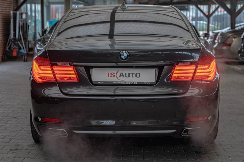 BMW 750 Distronic/HuD/Soft Close/Lane Assist/Обдухване/Кам, снимка 3 - Автомобили и джипове - 52159919