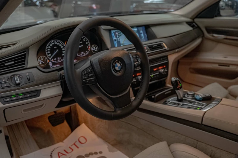 BMW 750 Distronic/HuD/Soft Close/Lane Assist/Обдухване/Кам, снимка 5 - Автомобили и джипове - 52159919