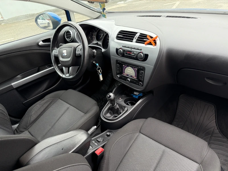 Seat Leon 1.6 TDI , снимка 6 - Автомобили и джипове - 53053911