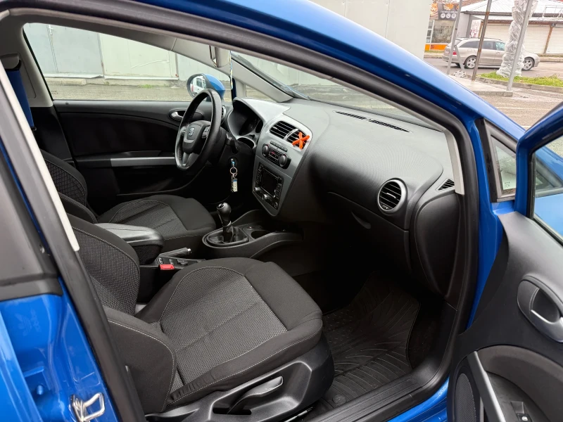 Seat Leon 1.6 TDI , снимка 8 - Автомобили и джипове - 53053911