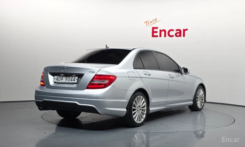 Mercedes-Benz C 220, снимка 2 - Автомобили и джипове - 53515525