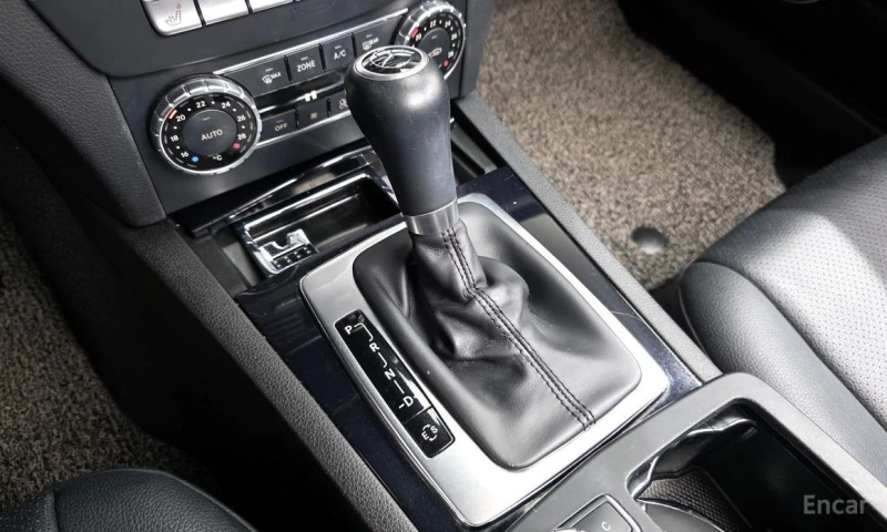Mercedes-Benz C 220, снимка 9 - Автомобили и джипове - 53515525
