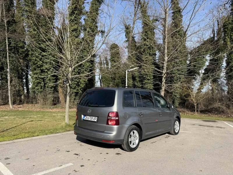 VW Touran, снимка 5 - Автомобили и джипове - 53536390