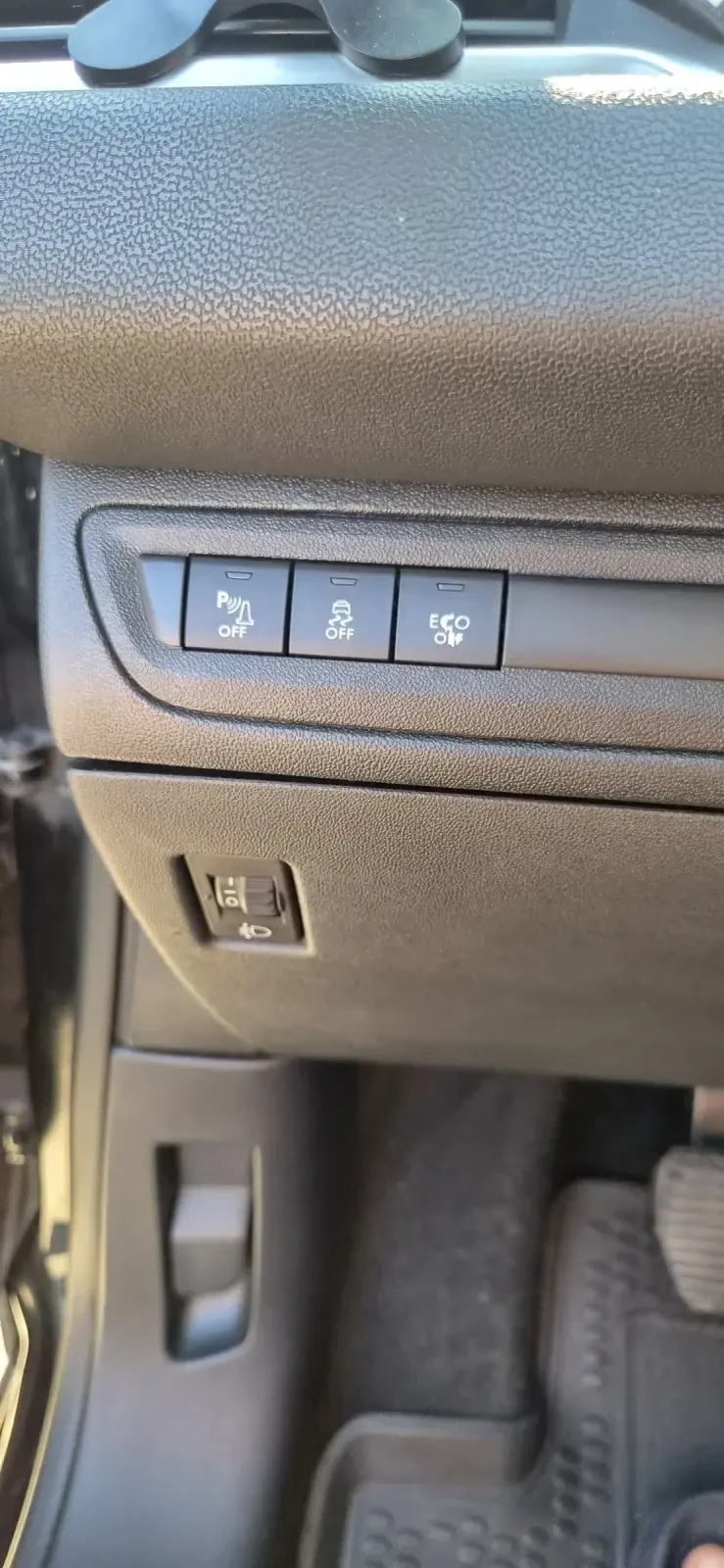 Peugeot 208, снимка 14 - Автомобили и джипове - 55247773