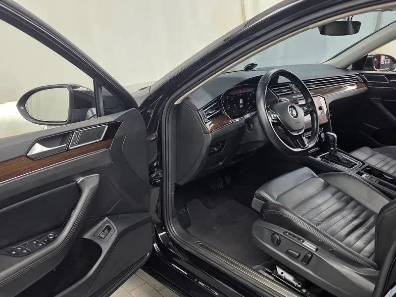 VW Passat, снимка 10 - Автомобили и джипове - 56687984