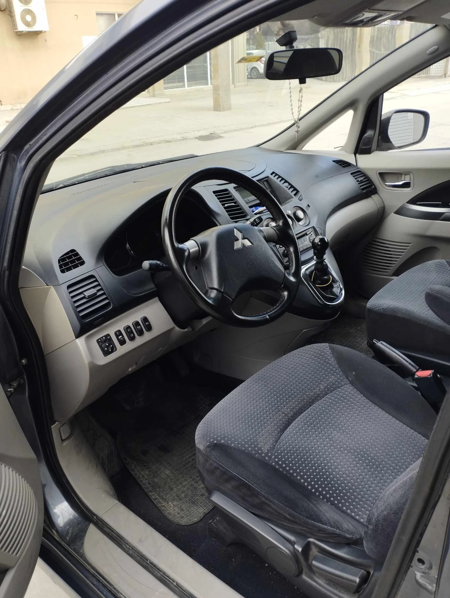 Mitsubishi Grandis  - изображение 5