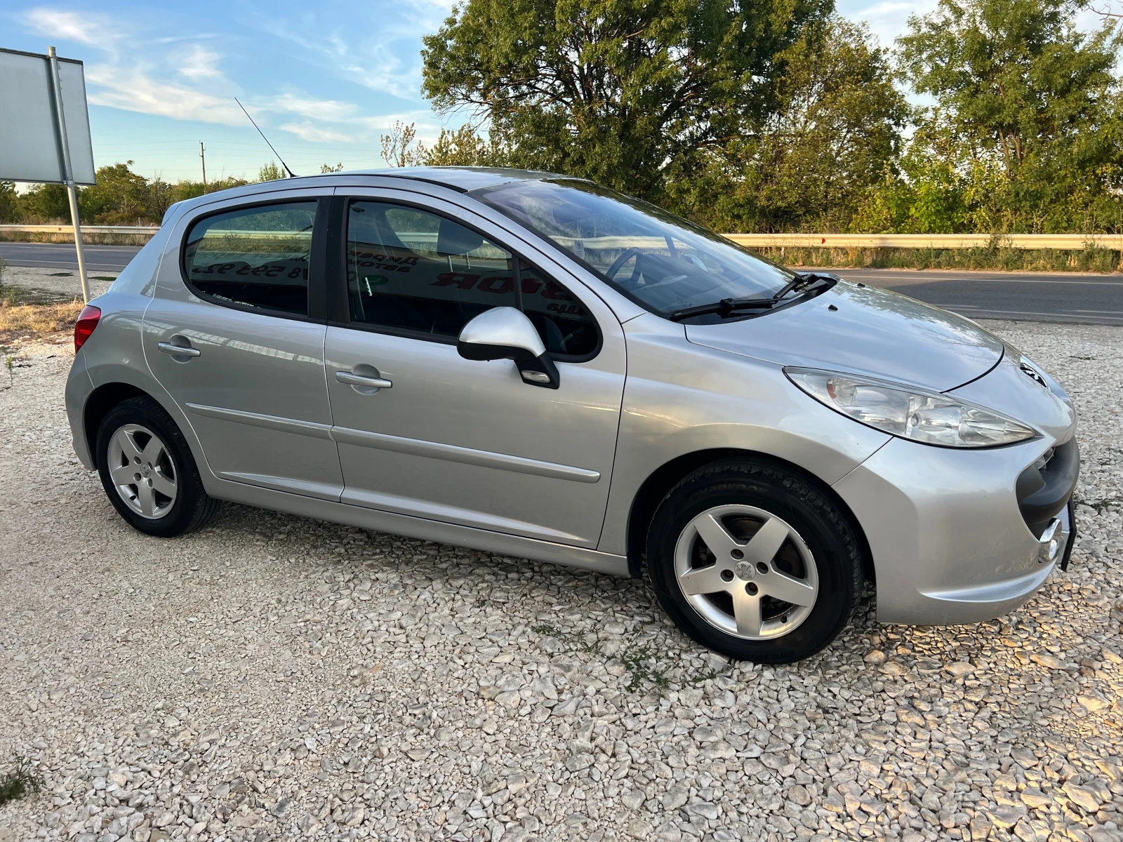Peugeot 207 1.4i 16v-88p.s-5 vrati - изображение 2
