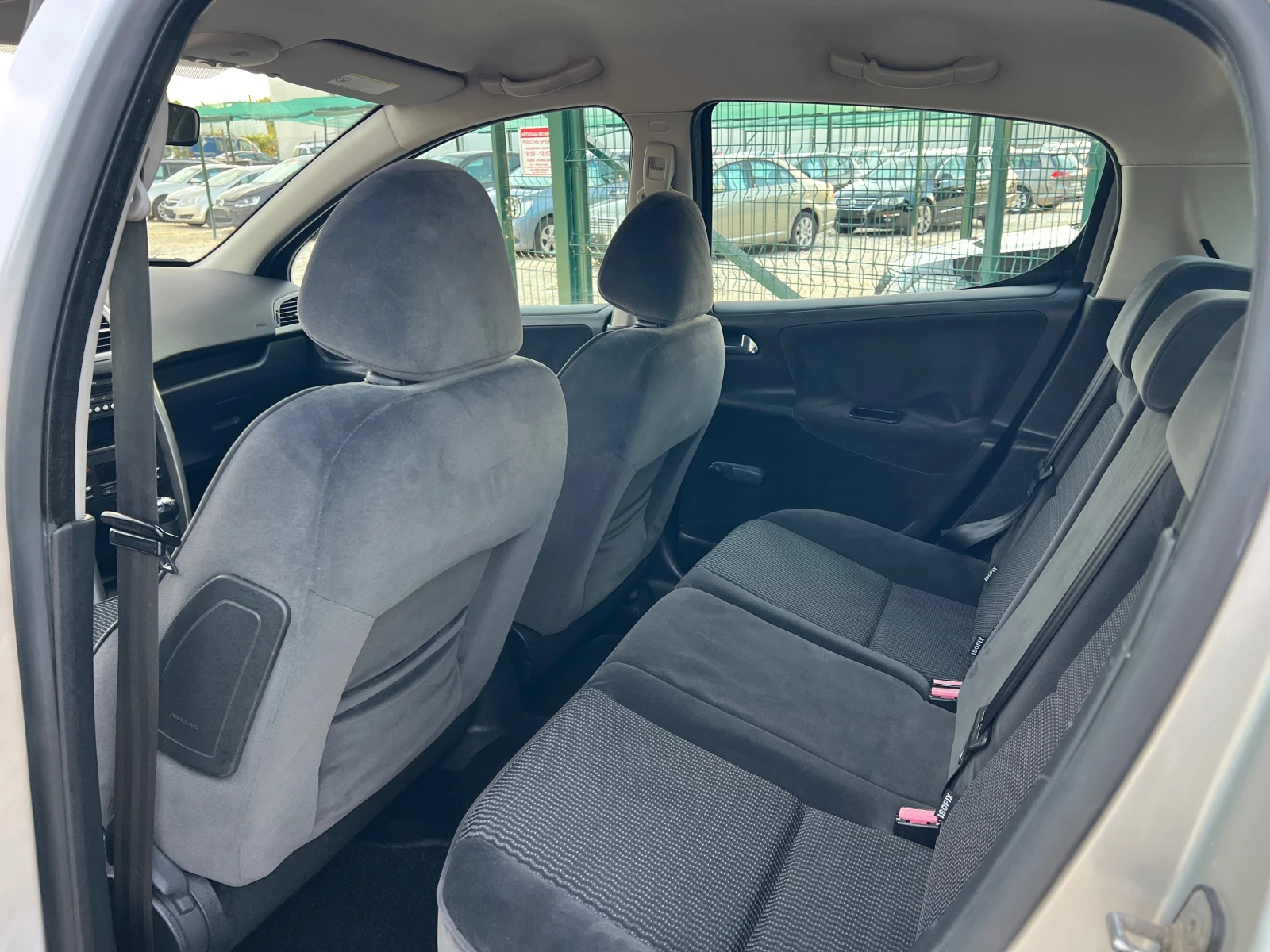 Peugeot 207 1.4i 16v-88p.s-5 vrati - изображение 10