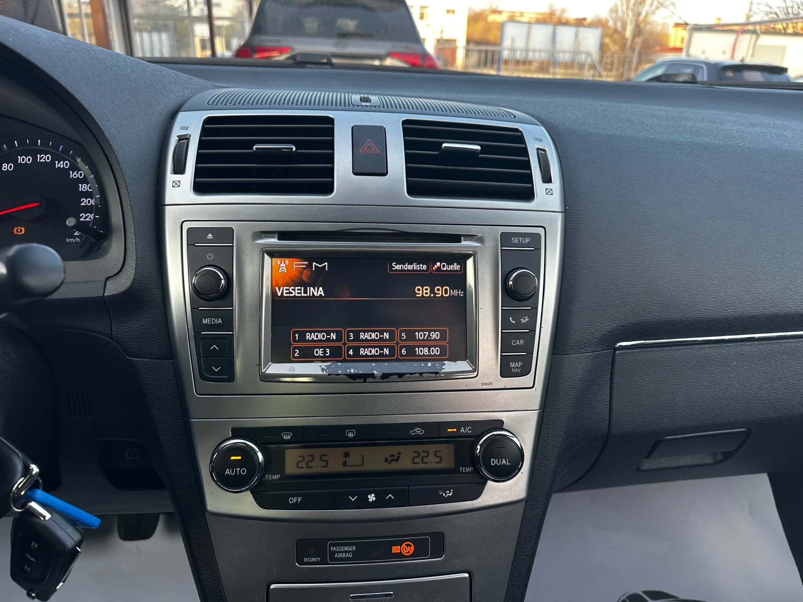 Toyota Avensis 2.0D4d 126к.с Facelift* Нави* Камера, снимка 13 - Автомобили и джипове - 53993110