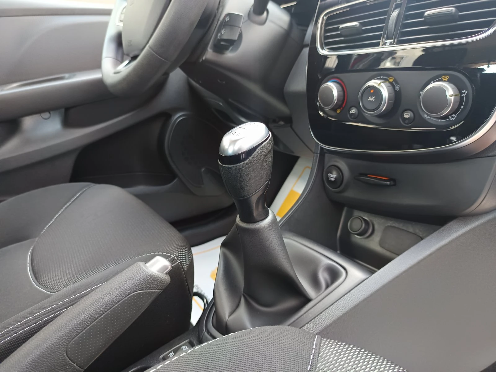Renault Clio 1.2 16V/ 73к.с., снимка 17 - Автомобили и джипове - 54621441