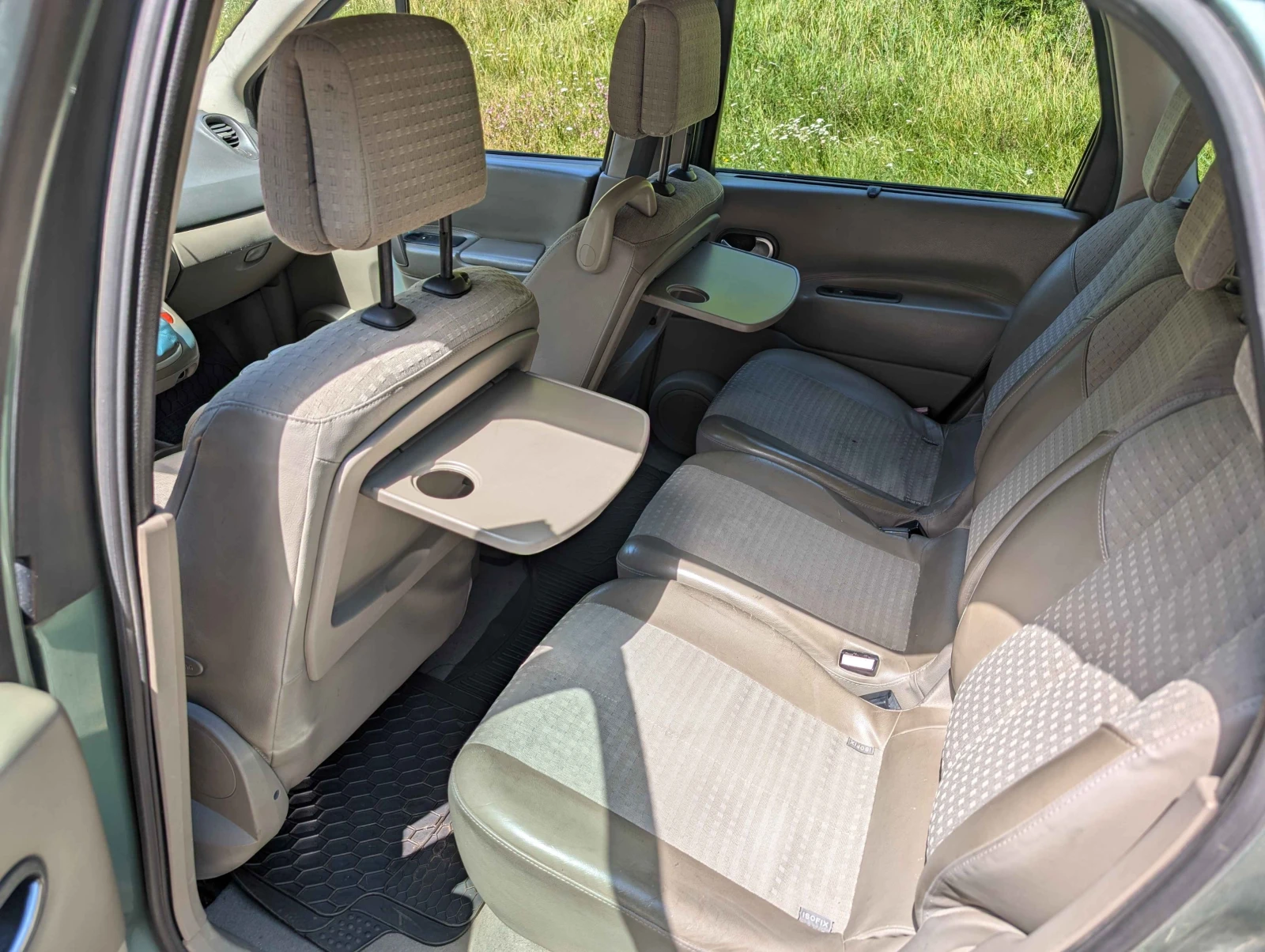 Renault Scenic 1.9 dCi, снимка 10 - Автомобили и джипове - 55316990