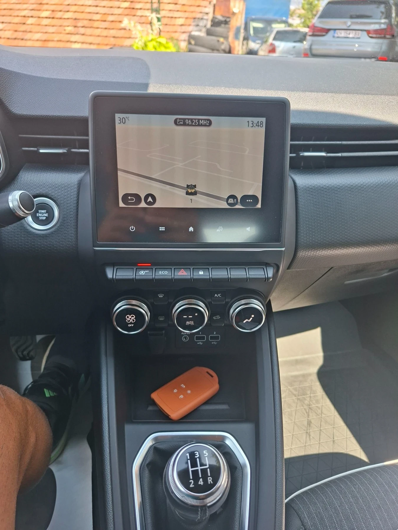 Renault Clio 1.0 TCе, снимка 12 - Автомобили и джипове - 55961735